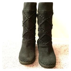 * SOLD* UGG knitted boots